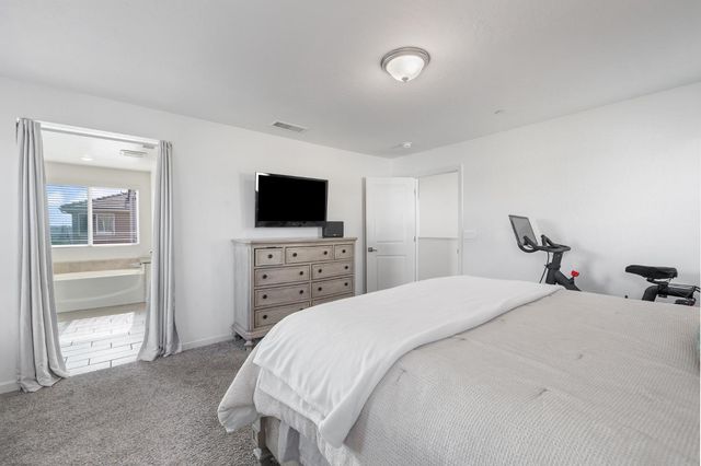 712 N Bliss Lane, Clovis, CA 93611