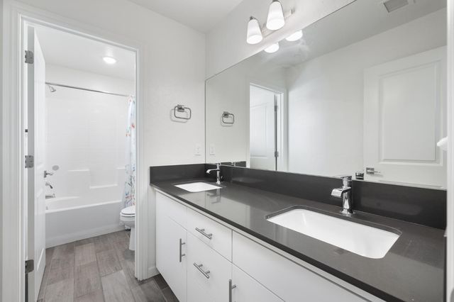 712 N Bliss Lane, Clovis, CA 93611