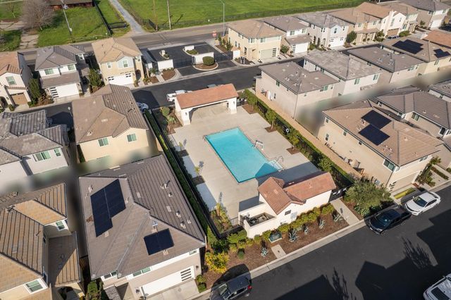 712 N Bliss Lane, Clovis, CA 93611