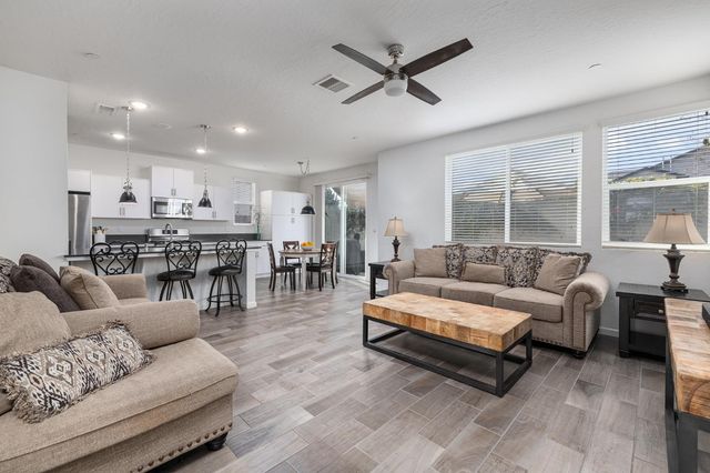 712 N Bliss Lane, Clovis, CA 93611