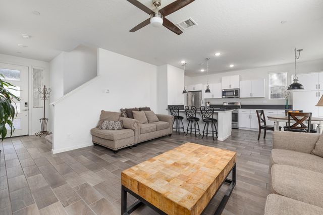 712 N Bliss Lane, Clovis, CA 93611