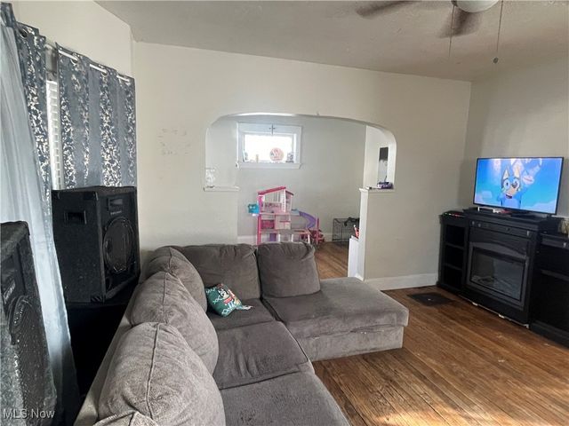 7409 Dearborn Avenue, Cleveland, OH 44102