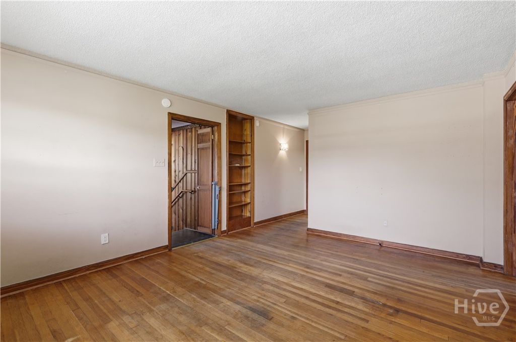Image 14 of property listing at 2359 Pinetree Road, Savannah, GA 31404