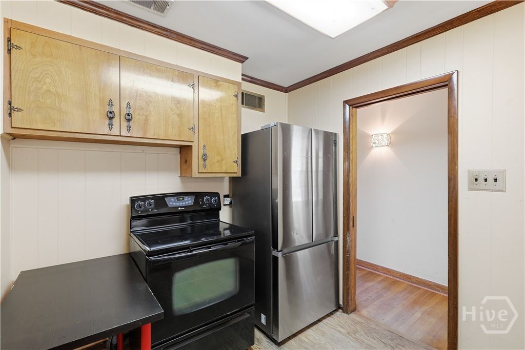 Image 18 of property listing at 2359 Pinetree Road, Savannah, GA 31404