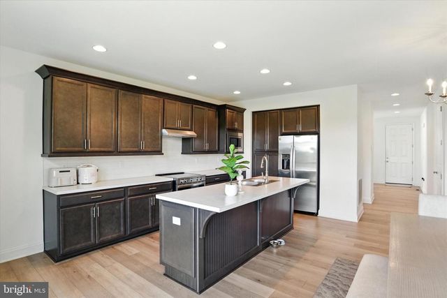 1738 BRADLEY DR, Harrisburg, PA 17110