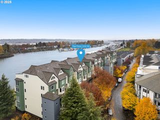 905 N HARBOUR Dr 10, Portland, OR 97217