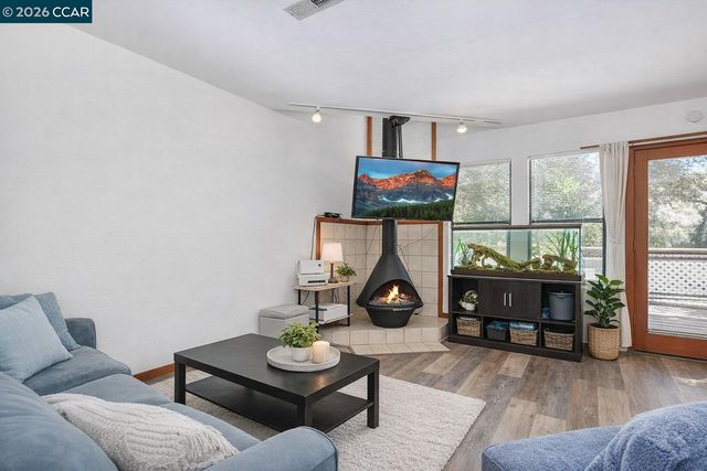 130 Creekside Ct, El Sobrante, CA 94803