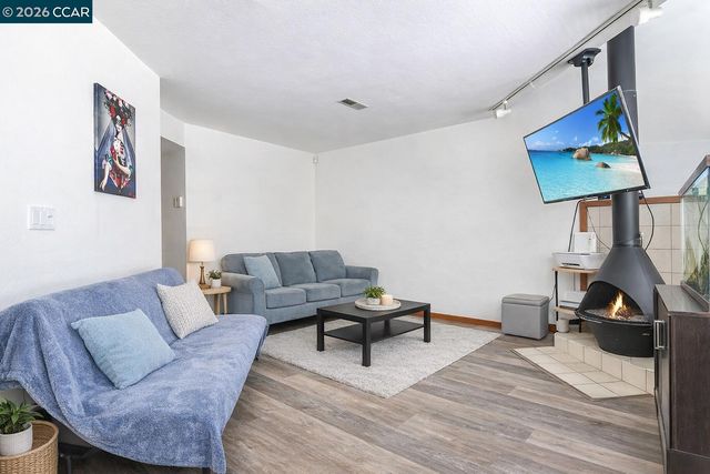 130 Creekside Ct, El Sobrante, CA 94803