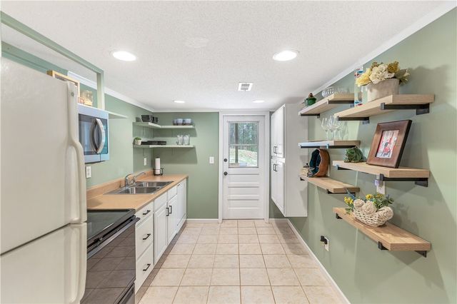 102 Rockingham Road, Seneca, SC 29672