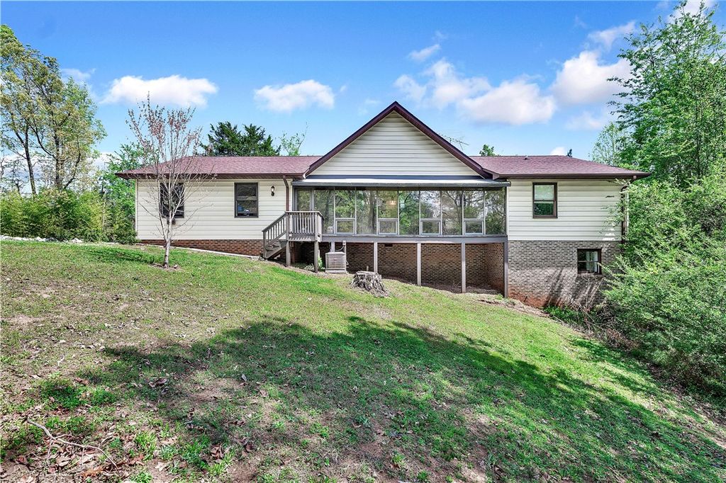 102 Rockingham Road, Seneca, SC 29672