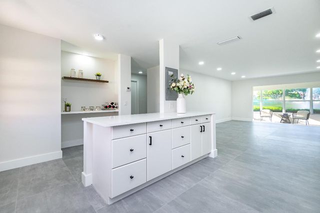 604 Laconia Circle, Lake Worth, FL 33467