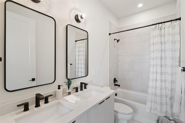 438 SKYFIELD COURT, Lady Lake, FL 32159