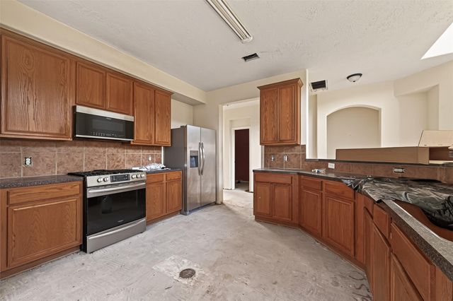 5415 Coastline Street, Baytown, TX 77521