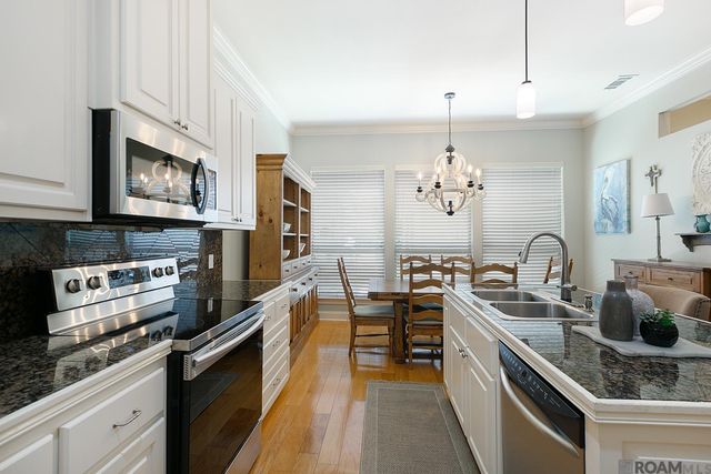 5370 Courtyard Dr, Gonzales, LA 70737