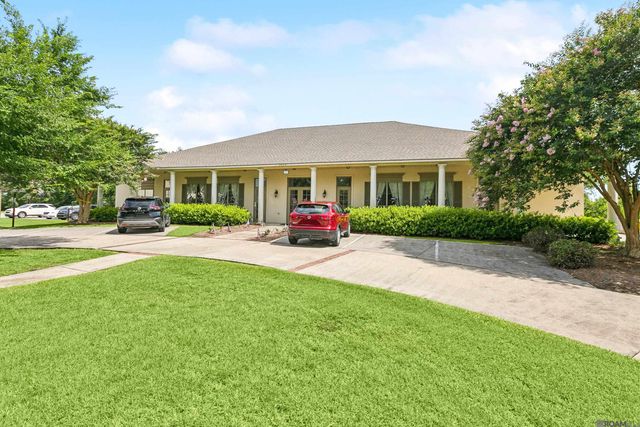5370 Courtyard Dr, Gonzales, LA 70737