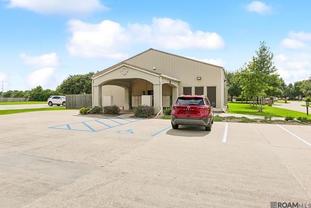 5370 Courtyard Dr, Gonzales, LA 70737