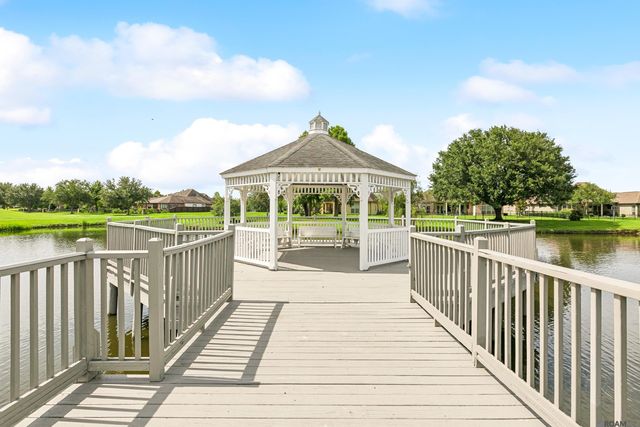 5370 Courtyard Dr, Gonzales, LA 70737