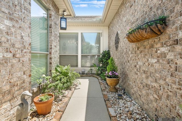 5370 Courtyard Dr, Gonzales, LA 70737