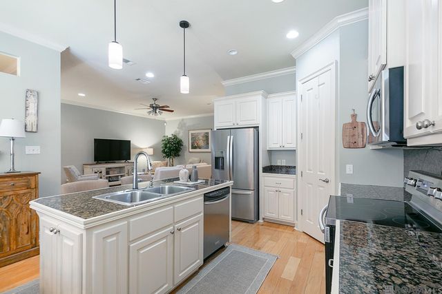 5370 Courtyard Dr, Gonzales, LA 70737