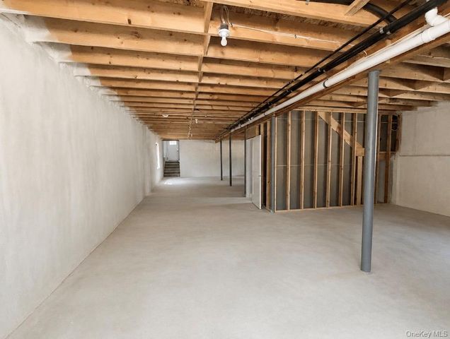 6 Scout Trail, Ridge, NY 11961