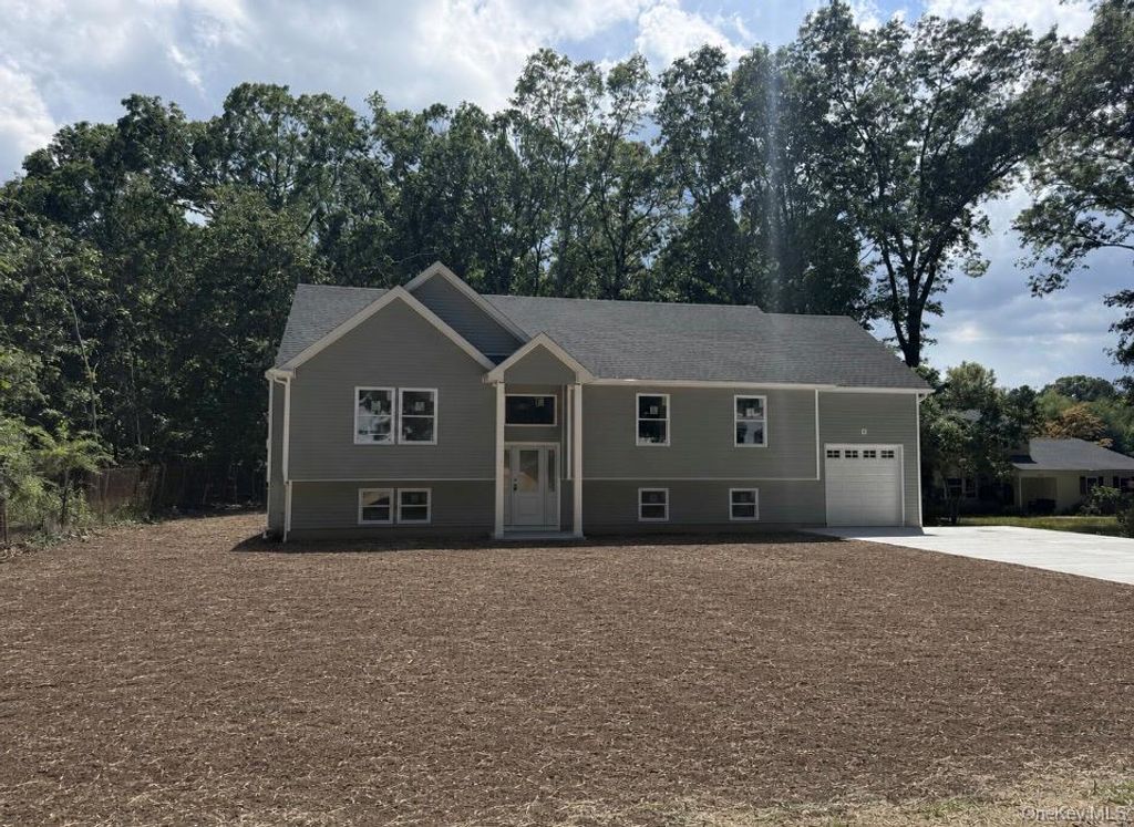 6 Scout Trail, Ridge, NY 11961