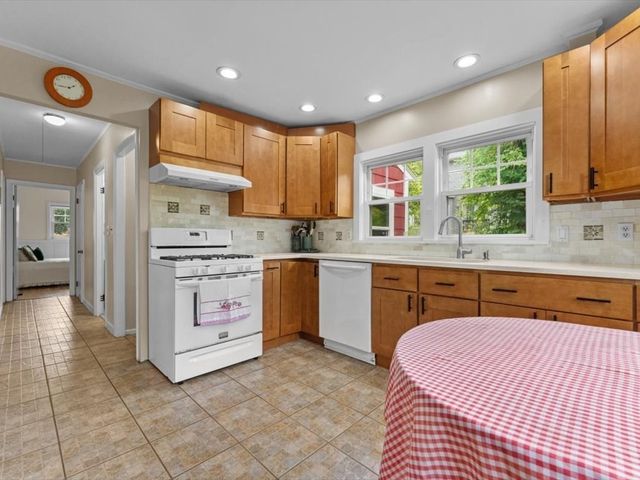 290 East Street, Westwood, MA 02090