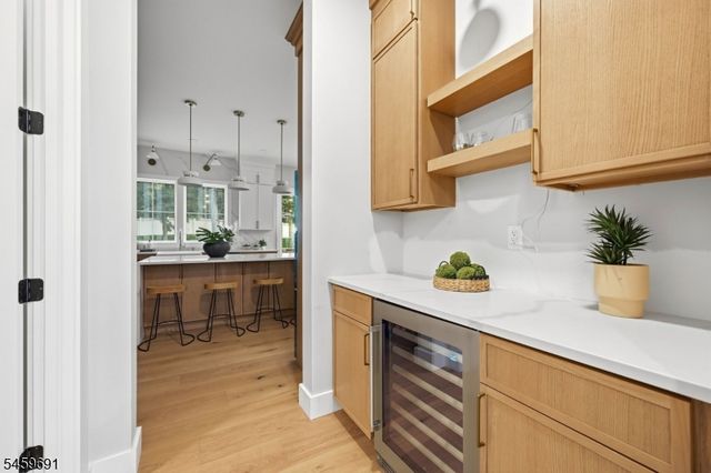 190 Laurel Ave, Livingston Twp., NJ 07039