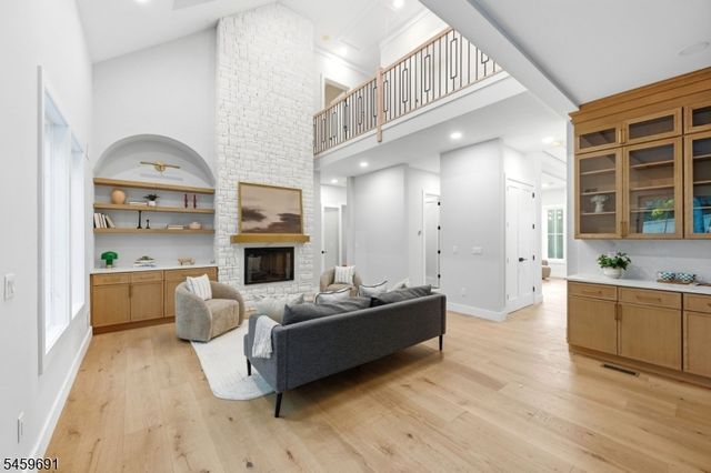 190 Laurel Ave, Livingston Twp., NJ 07039