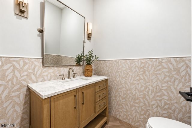 190 Laurel Ave, Livingston Twp., NJ 07039