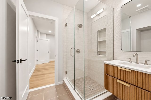 190 Laurel Ave, Livingston Twp., NJ 07039