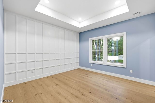 190 Laurel Ave, Livingston Twp., NJ 07039