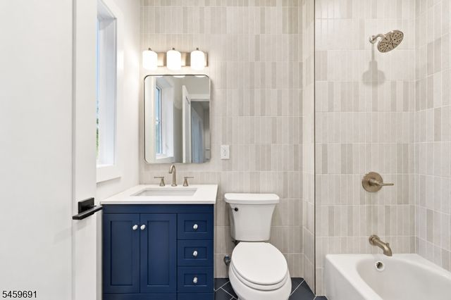 190 Laurel Ave, Livingston Twp., NJ 07039