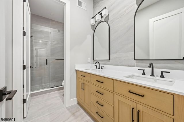 190 Laurel Ave, Livingston Twp., NJ 07039