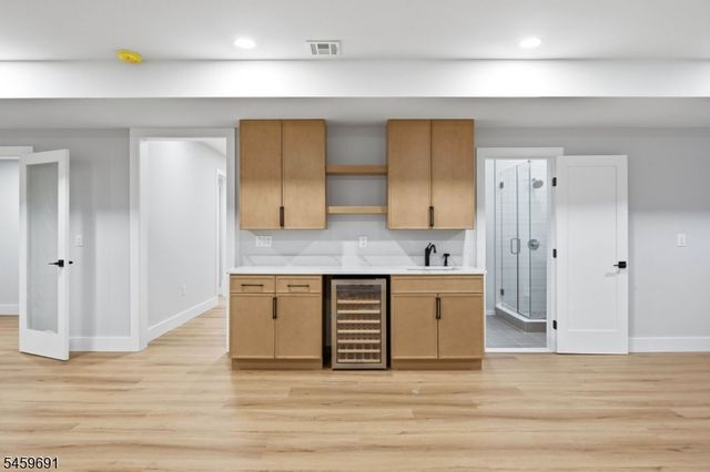 190 Laurel Ave, Livingston Twp., NJ 07039