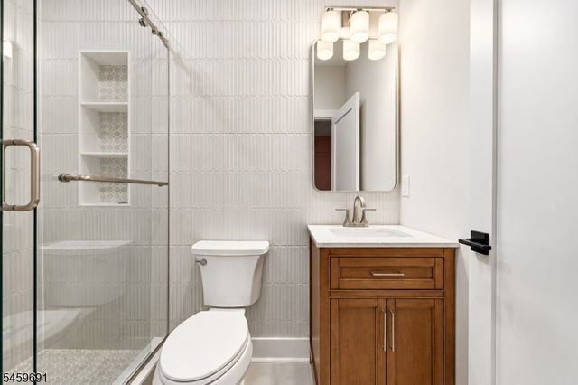 190 Laurel Ave, Livingston Twp., NJ 07039