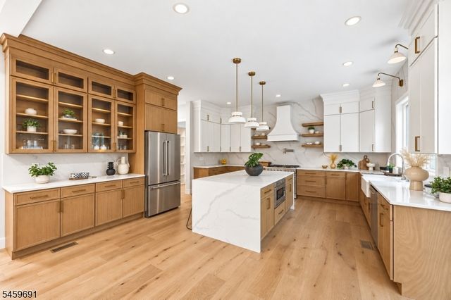190 Laurel Ave, Livingston Twp., NJ 07039