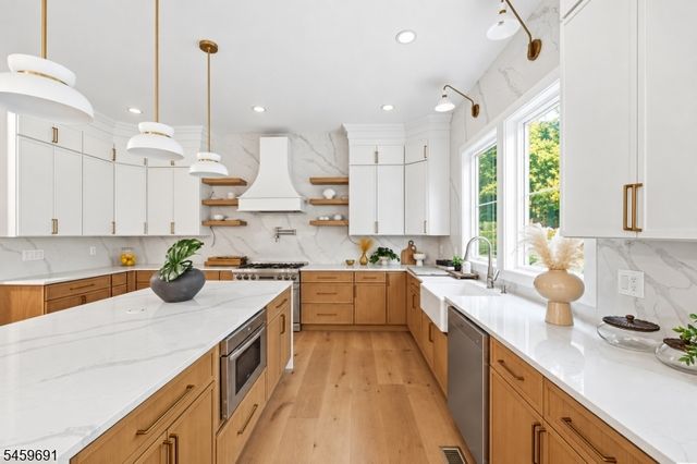 190 Laurel Ave, Livingston Twp., NJ 07039