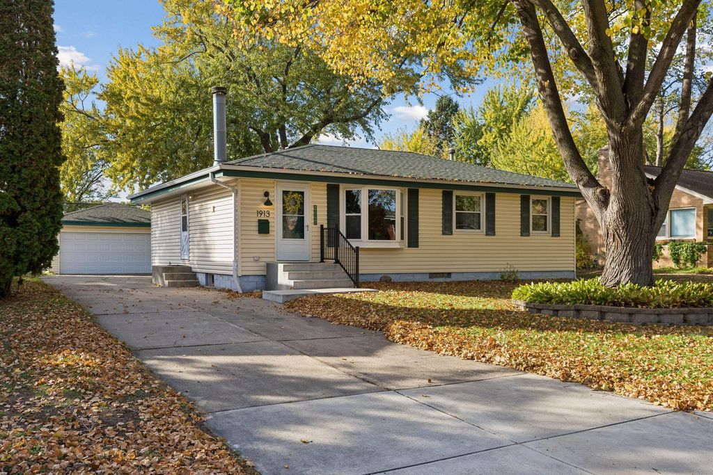 1913 Independence Avenue N, Golden Valley, MN 55427 — exterior