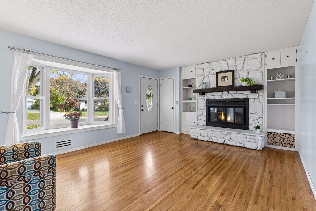 1913 Independence Avenue N, Golden Valley, MN 55427 — photo 2