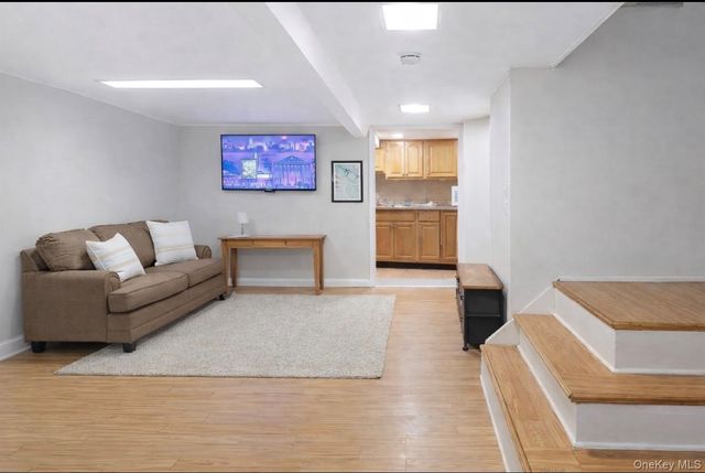 1925 Radcliff Avenue, Bronx, NY 10462