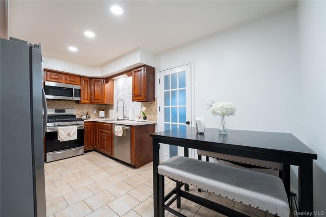 1925 Radcliff Avenue, Bronx, NY 10462