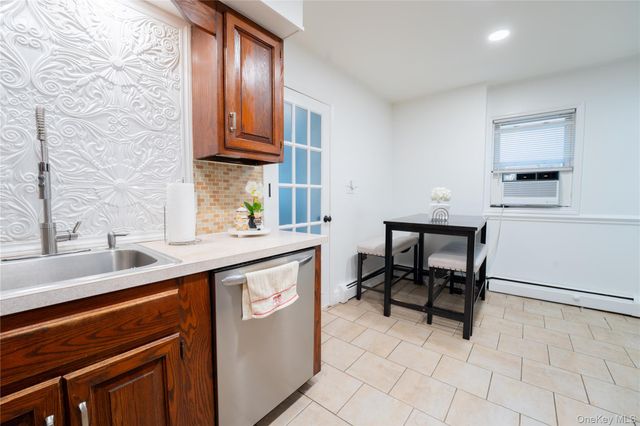 1925 Radcliff Avenue, Bronx, NY 10462