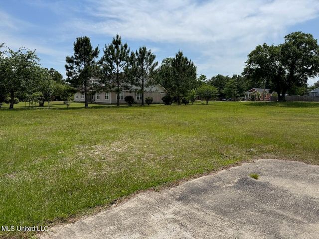 105 Edwards Drive, Pass Christian, MS 39571