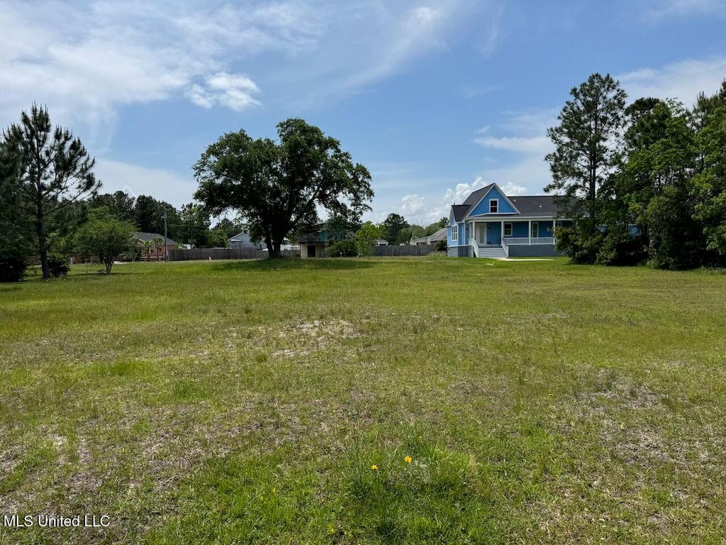 105 Edwards Drive, Pass Christian, MS 39571