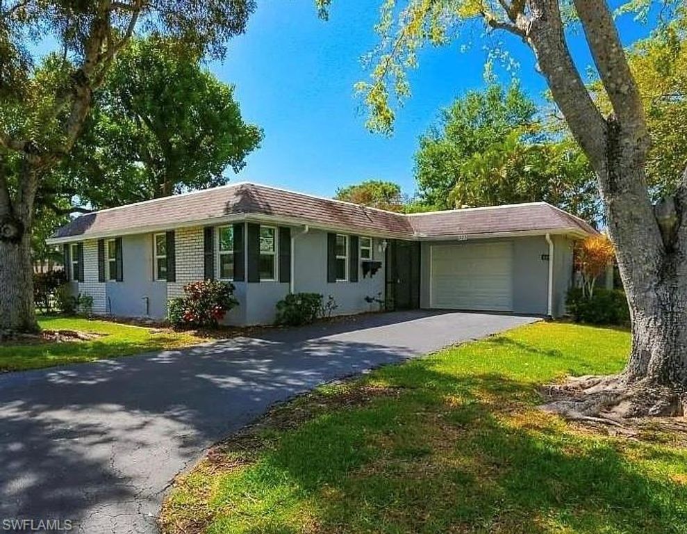 225 Georgetown BLVD 25, Naples, FL 34112