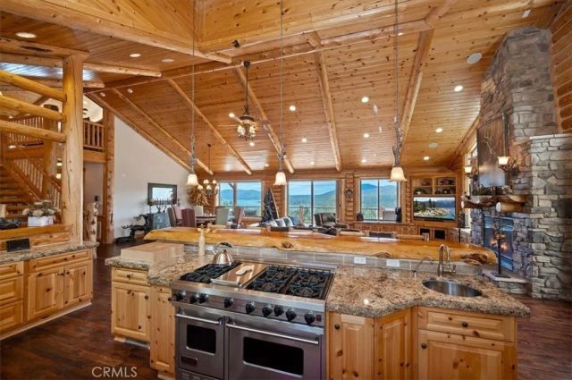 438 Starlight Circle, Big Bear Lake, CA 92315