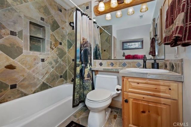 438 Starlight Circle, Big Bear Lake, CA 92315