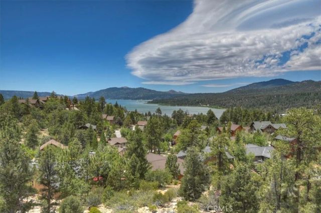 438 Starlight Circle, Big Bear Lake, CA 92315