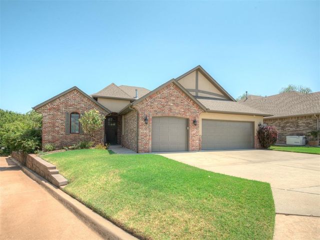 312 Evie Place, Moore, OK 73160