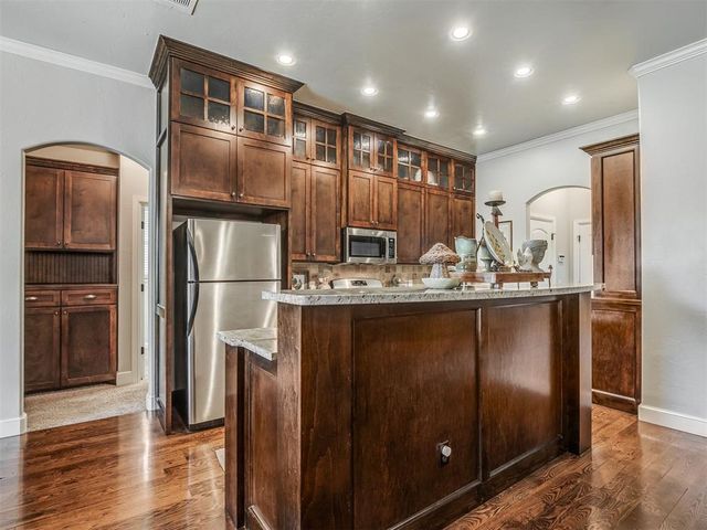 312 Evie Place, Moore, OK 73160